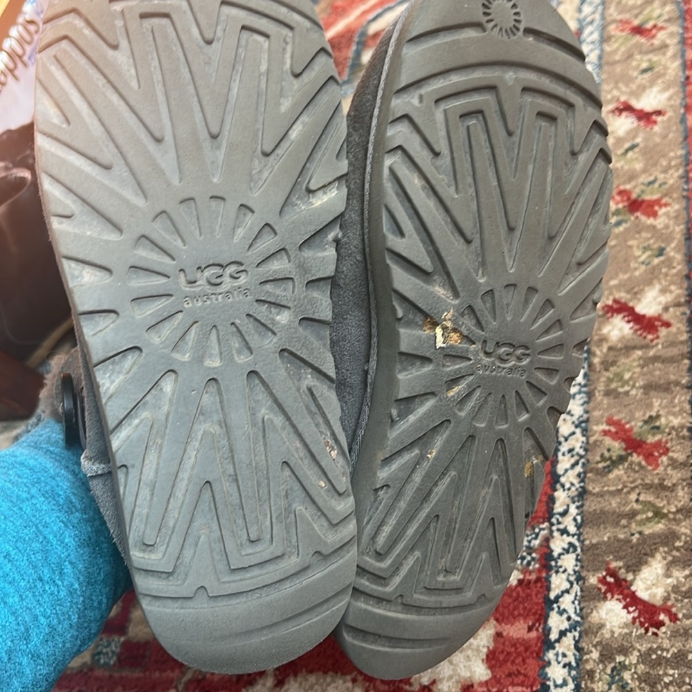 Gray Uggs Size 7 Mini Bailey Button - image 6
